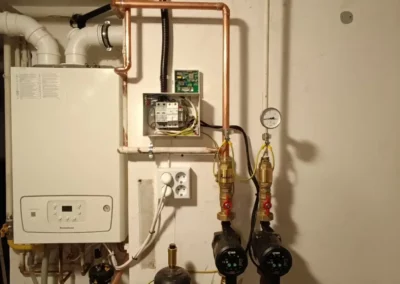 Kombinált Fűtés vezérlés Gázkazán, Puffer és vegyestüzelésű kazán indítással, 2 zónás Wifi okostermosztát vezérléssel.