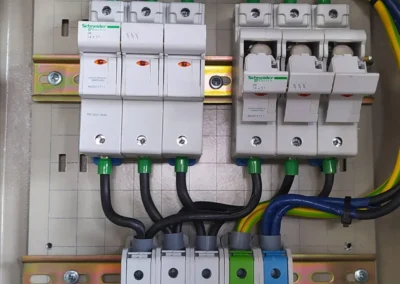 Elektromos elosztó létesítése